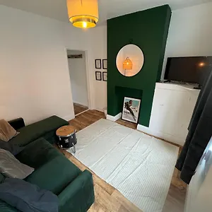 https://small-compact-and-cosy-2-bed.exeterhotels.net
